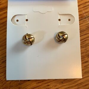 OHQ Light gold tone 1/4” knot pierced earrings in great condition